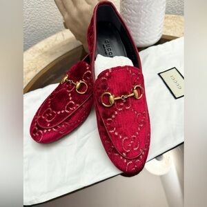 Gucci Jordaan Loafers Red Velvet GG Monogram Gold Horsebit Size 36
